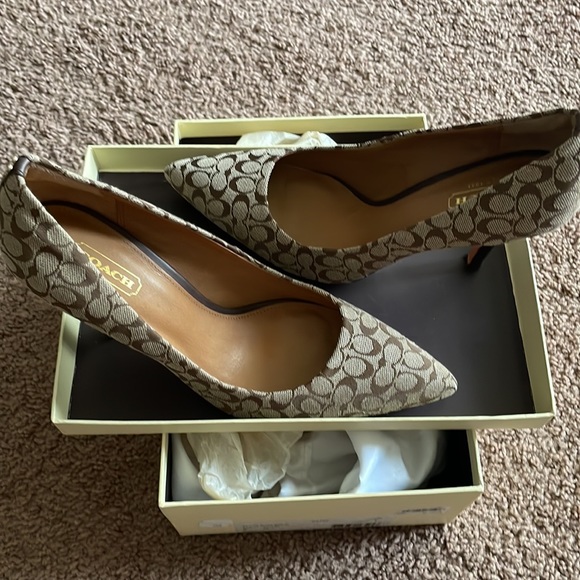 Coach heels - Picture 2 of 4